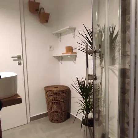 Ema Apartment *